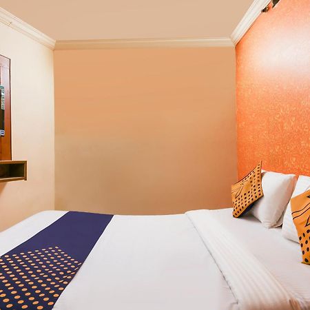 Hotel O Super Guest House Ахмедабад Экстерьер фото