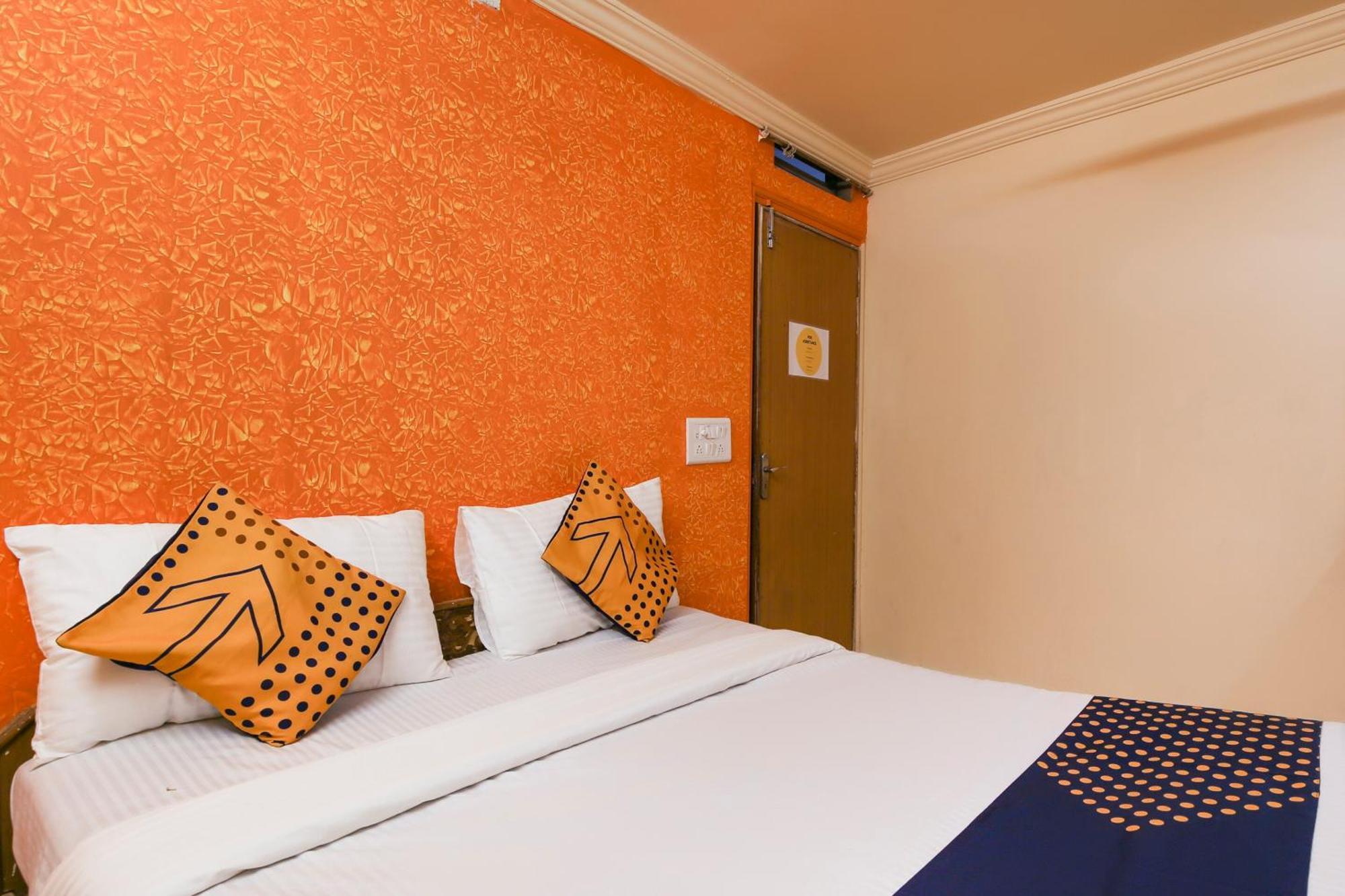 Hotel O Super Guest House Ахмедабад Экстерьер фото